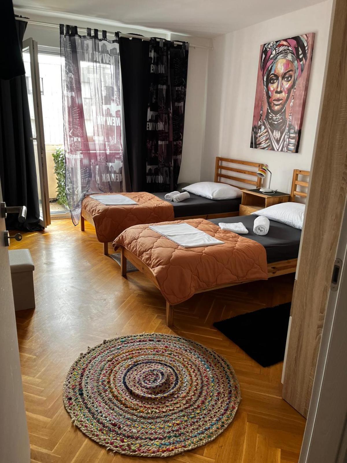 Split Downtown Apartment Ngoại thất bức ảnh